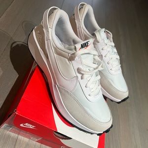 Women Nike Waffle Debut